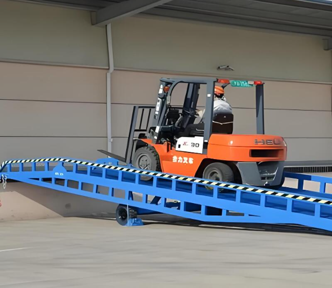 漠河移动式卸货平台（叉车用）